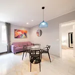 Design In The Heart Of Palazzograssi 아파트