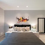 Design In The Heart Of Palazzograssi * 볼로냐