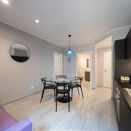 Design In The Heart Of Palazzograssi 볼로냐