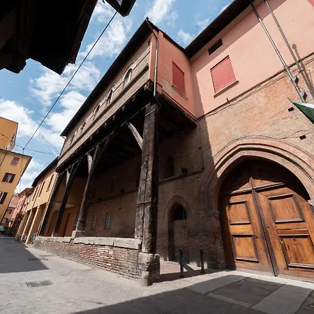 Design In The Heart Of Palazzograssi * Bologna