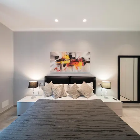 Design In The Heart Of Palazzograssi * בולוניה